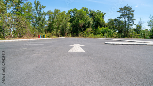 Fototapeta Naklejka Na Ścianę i Meble -  Arrow symbol sign in Parking ,parking lot, parking lane outdoor with blue sky background