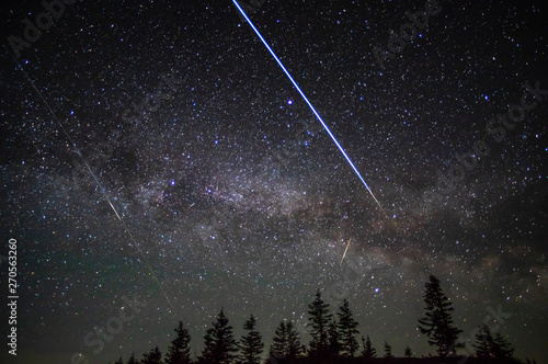 Obraz na płótnie Flying through the night sky of the space station of satellites and meteors w salonie
