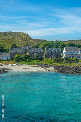 Fototapeta Turquoise Bay With Traditional Cottages By the Beach on the Isle of Iona in the