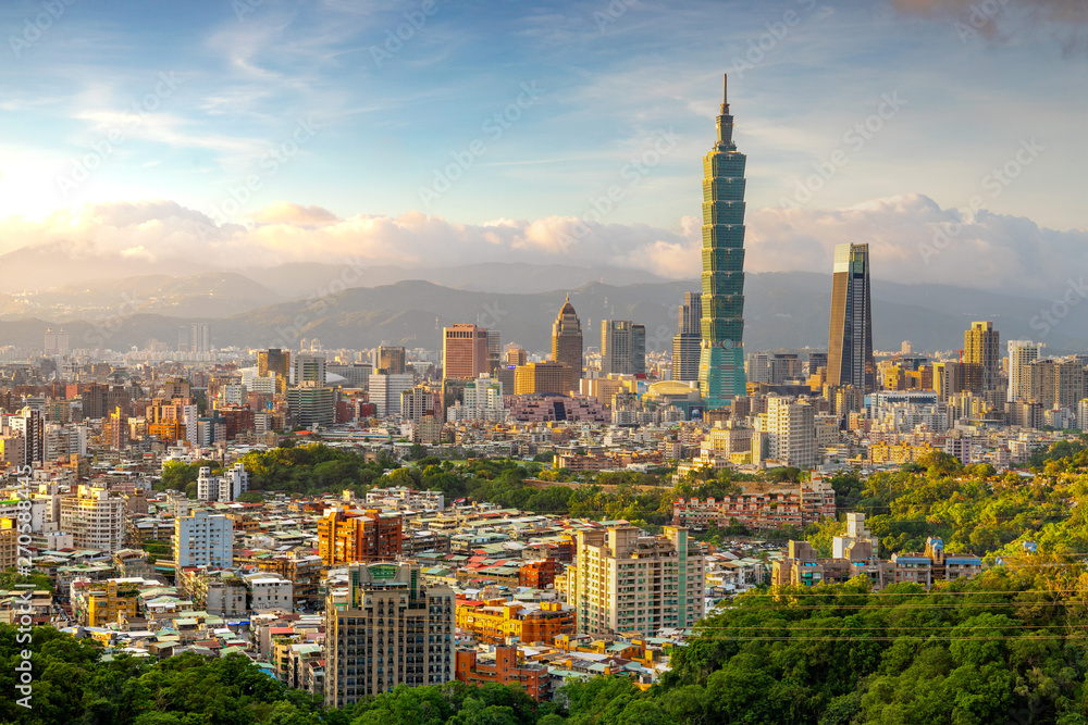 Naklejka premium City of Taipei at sunset, Taiwan