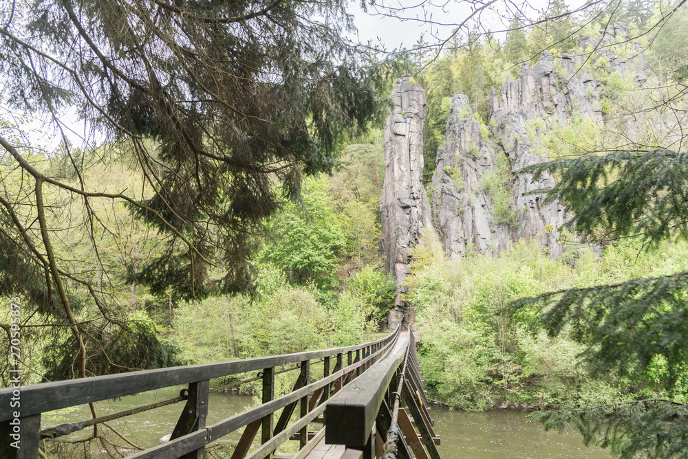 Hans-Heiling-Felsen an der Eger bei Karlsbad in Tschechien