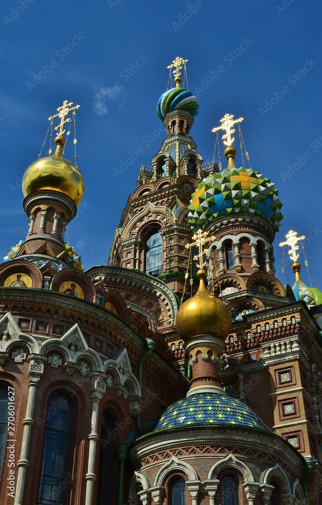 Obraz premium the dome of the temple of the Savior on blood in St. Petersburg