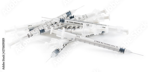 Fotografie Used syringes for insulin isolated on white
