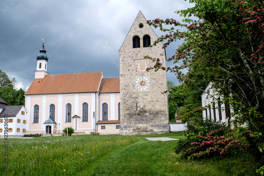 Klosterkirche Wessobrunn mit Wehrturm