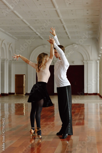 Obraz na plátně Couple training?ballroom dance in hall