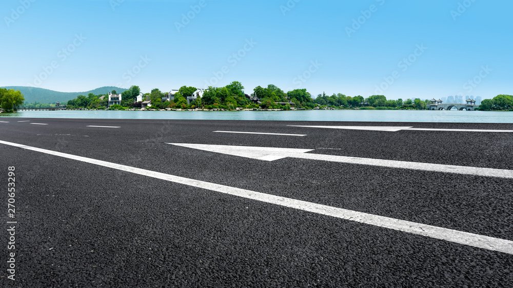 Obraz premium Road Pavement and Natural Landscape of Landscape..