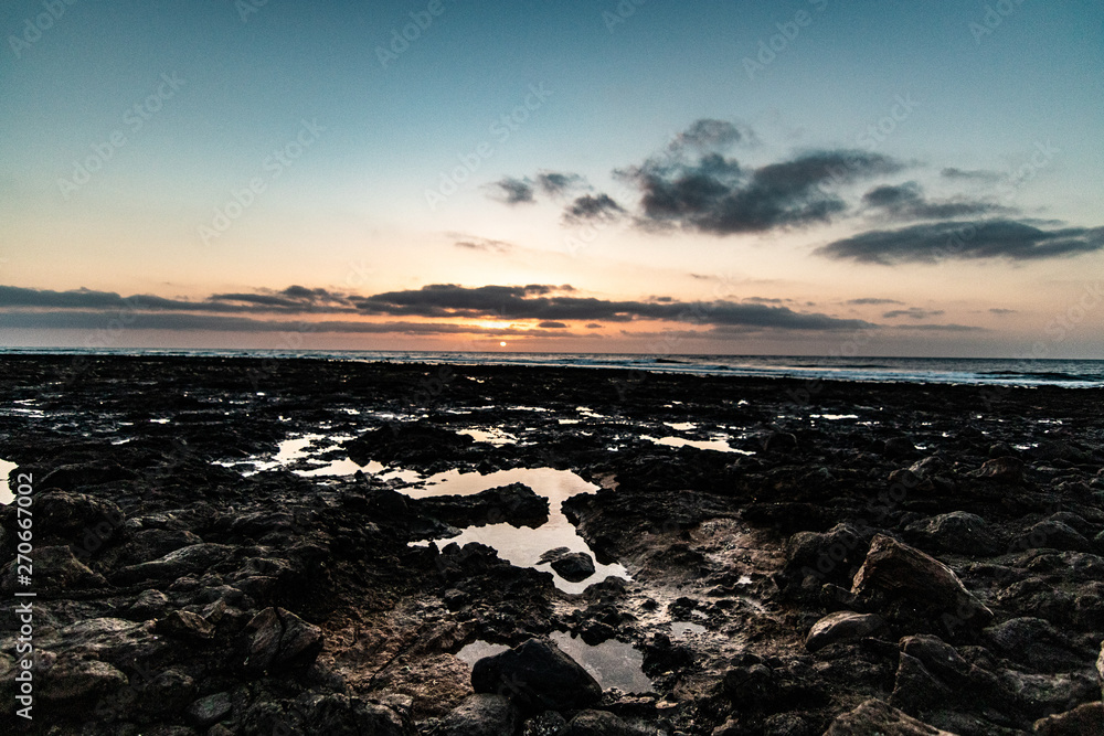 Obraz premium sunset over the sea