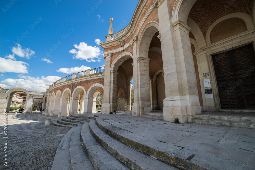 Obraz premium Church of San Antonio in Aranjuez, Madrid, Spain. Stone arches and walkway linked to the Palace of Aranjuez