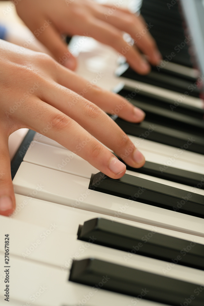 Fototapeta premium piano keys and playing piano