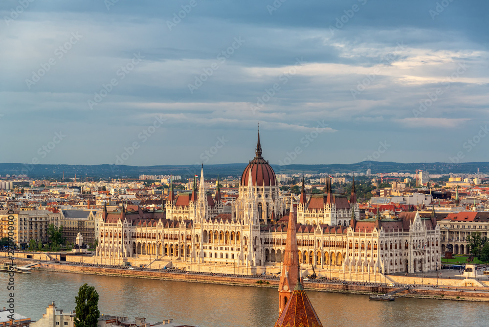 Fototapeta premium Hungarian Parliament During the Golden Hour