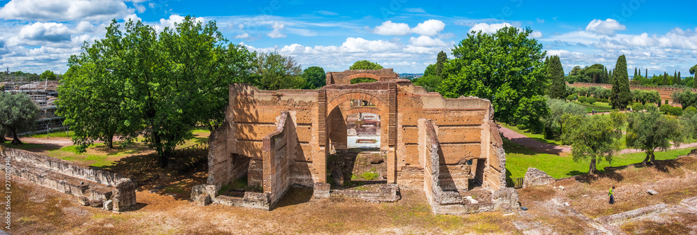 Φωτογραφία Tivoli - Villa Adriana cultural Rome tour- archaeological landmark in Italy pano