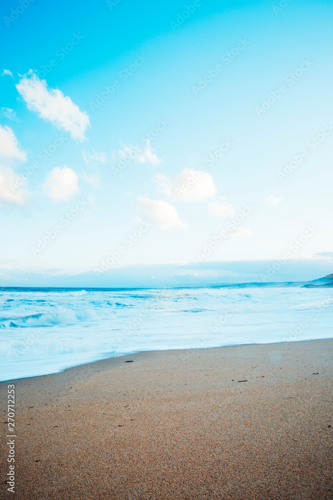 Obraz premium Waves at Beach at Sunset