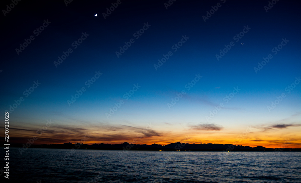 Obraz premium Sunset Mountains Moon