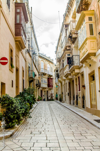 Fototapeta Naklejka Na Ścianę i Meble -  Beautiful narrow streets in Malta