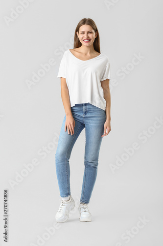 Beautiful young woman in je...