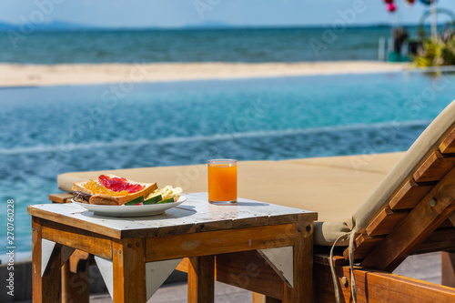Relax at the swimming pool with sea view