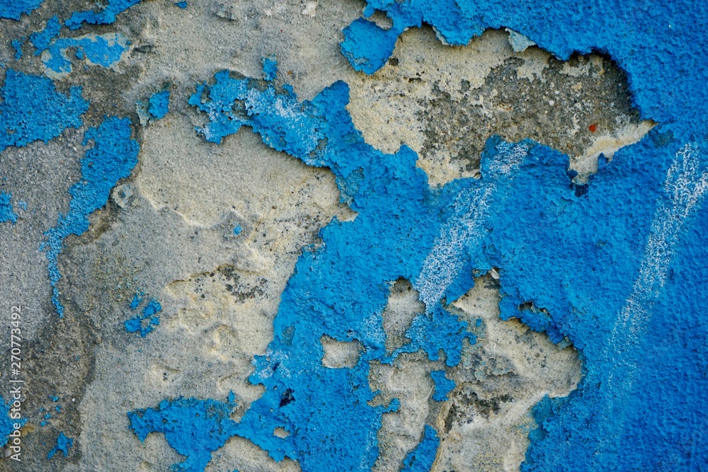 Wand mit blauen Farbresten