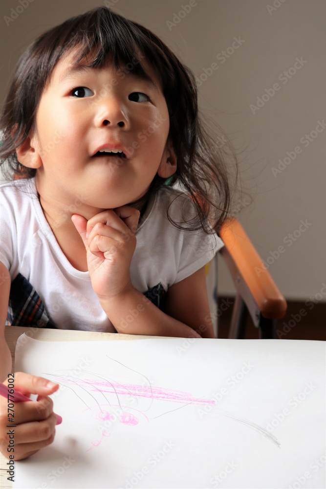お絵描きする女の子 お絵描きする女の子