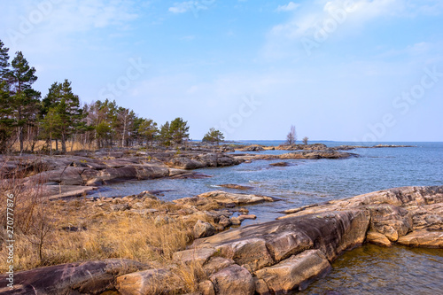 Typical for the Swedish archipelago coast are the stones cut by glaciers