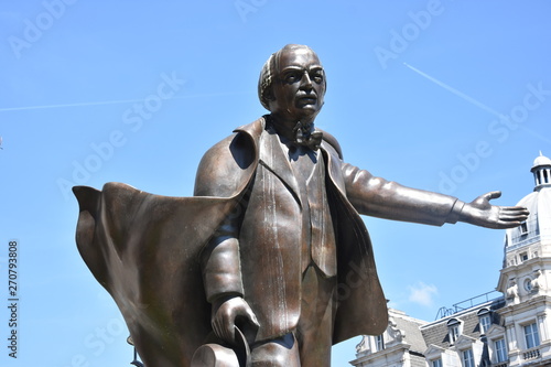 Εκτύπωση καμβά A statue of former British Prime Minister David Lloyd George situated on Parliament Square in London
