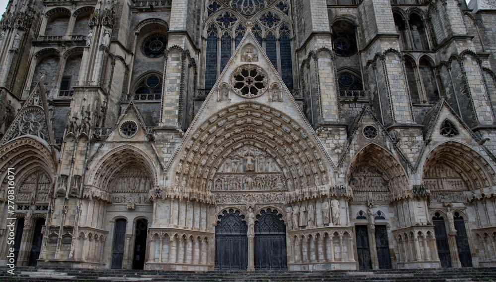 Façade de la cathédrale Saint-Étienne de Bourges, France