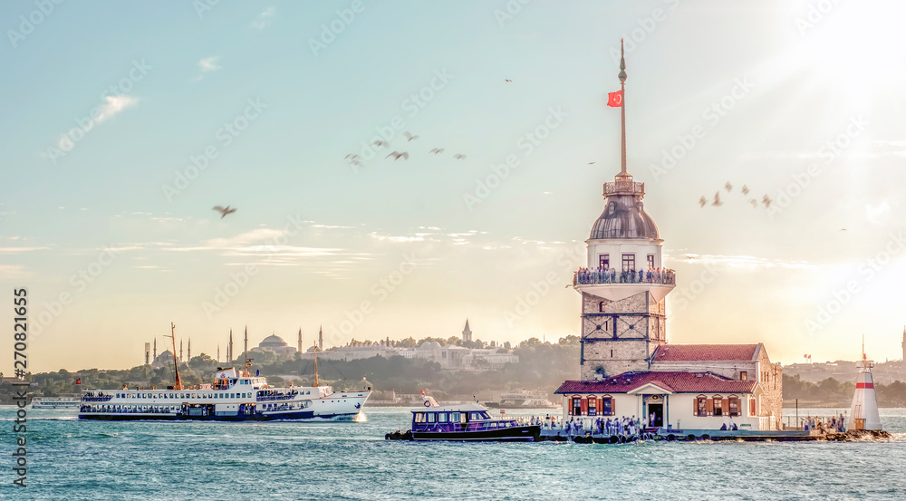 Fototapeta premium Wieża Leandra w Stambule, Turcja (KIZ KULESI - USKUDAR)