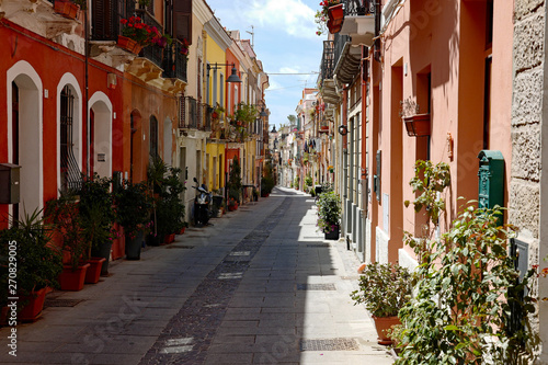 Fototapeta Naklejka Na Ścianę i Meble -  Sardinien, Cagliari, Gasse mit bunten Häusern