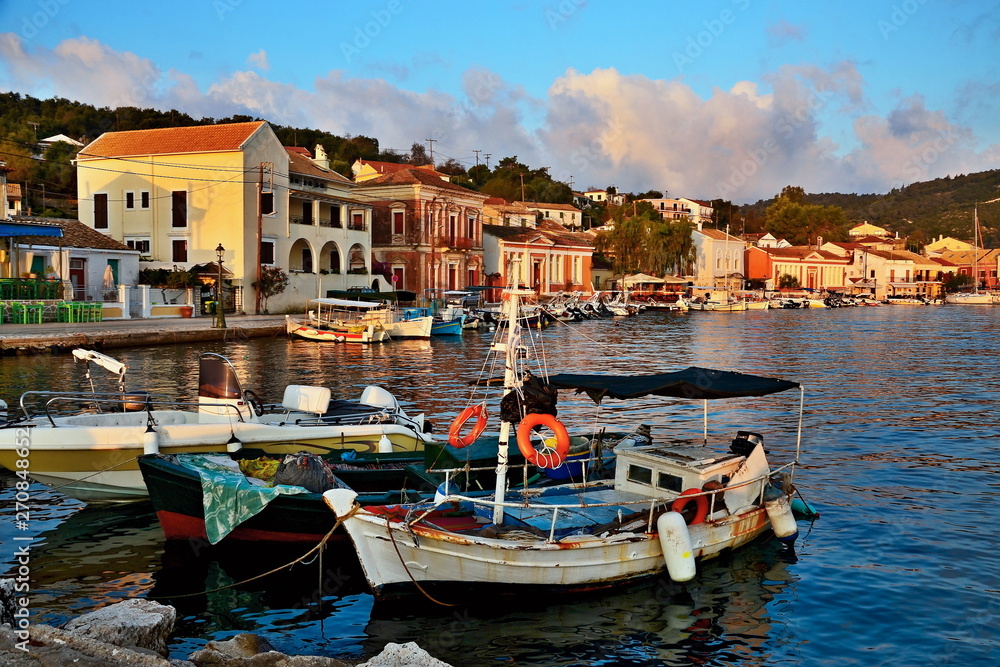 Obraz premium Greece,island Paxos-sunrise in the harbor Gaios