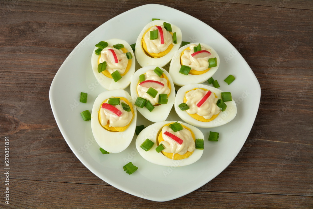jajka z majonezem i szczypiorkiem Stock Photo | Adobe Stock