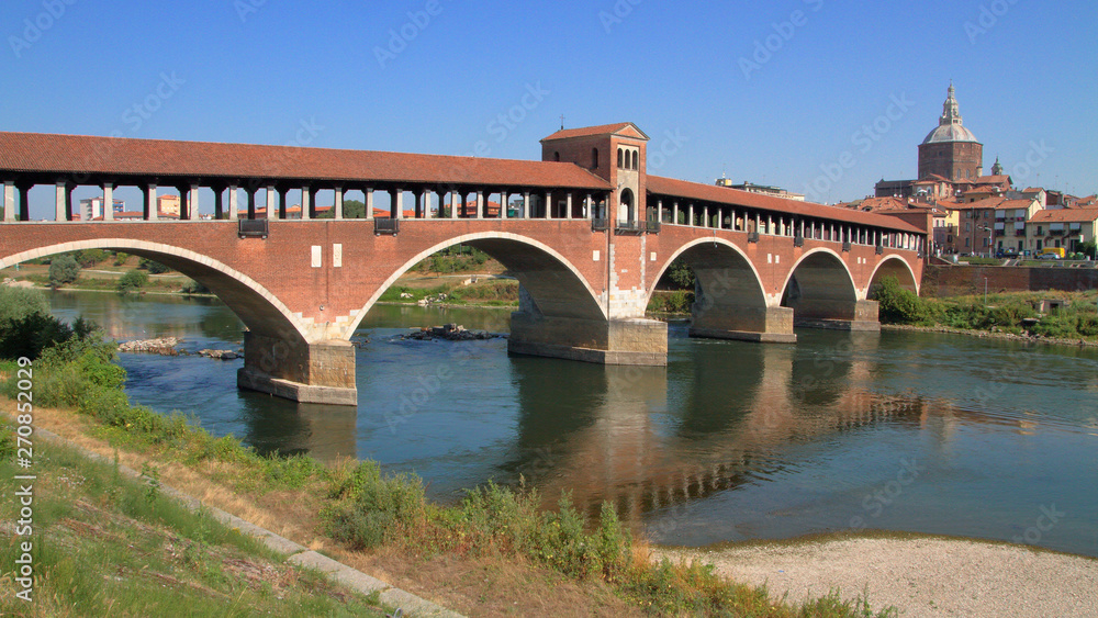 vecchio ponte a pavia in italia, old bridge in pavia city in italy 