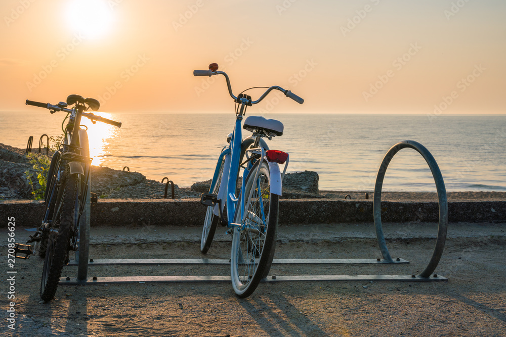 Obraz premium bicycle on the beach