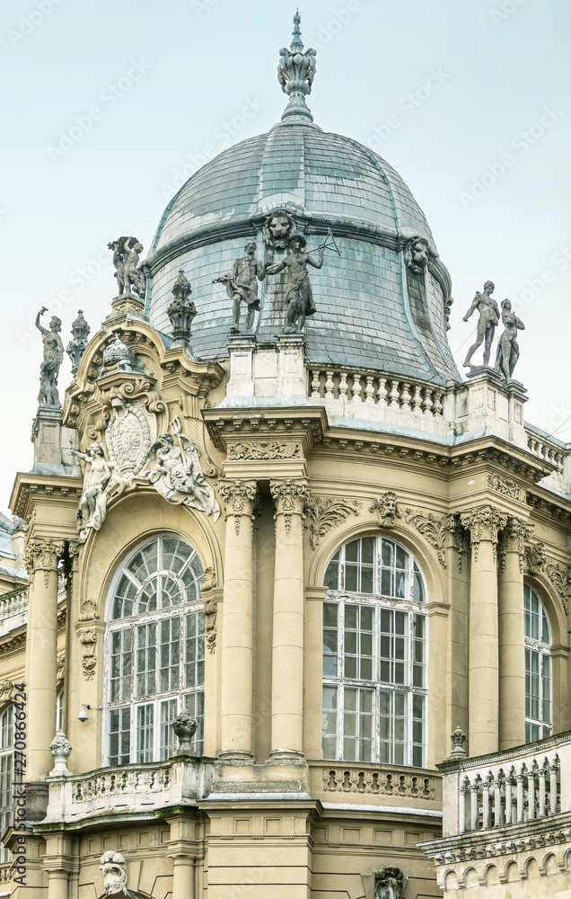 Grey baroque dome with small sculptures of people in Budapest