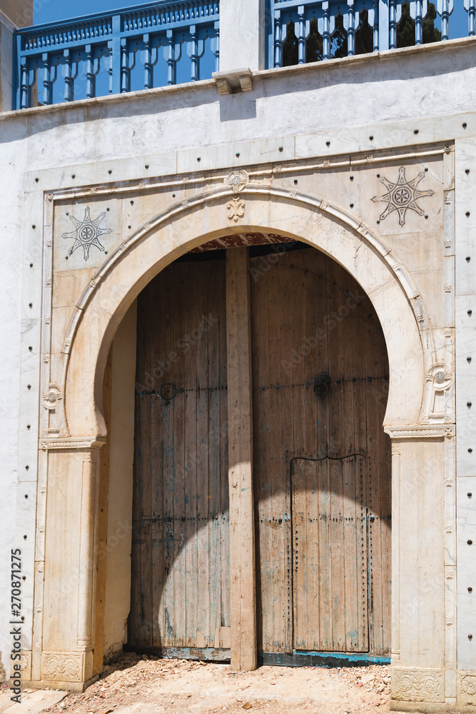 Fototapeta premium Streets of Sidi Bou Said with traditional architecture, Tunisia
