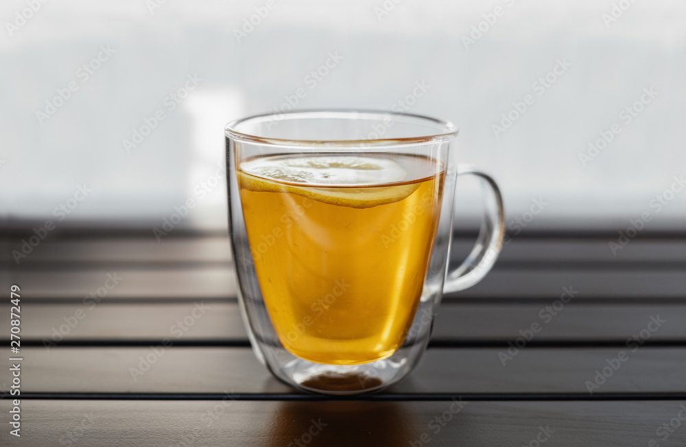 Double-wall glass mug with lemon tea