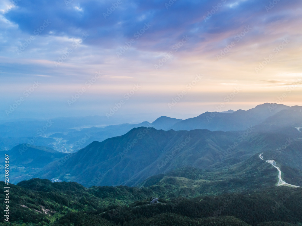 Panorama of Sunrise in Goat Lion Mu Scenic Area, Jiangxi Province。