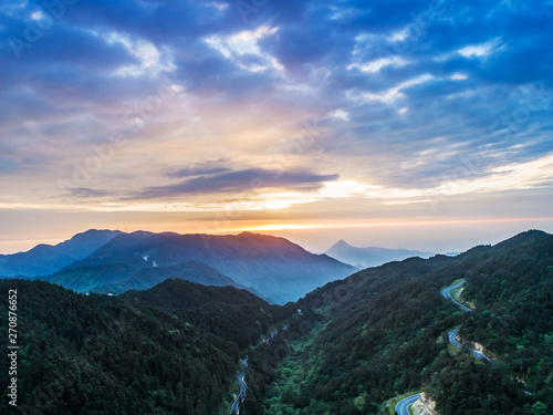 Panorama of Sunrise in Goat Lion Mu Scenic Area, Jiangxi Province。