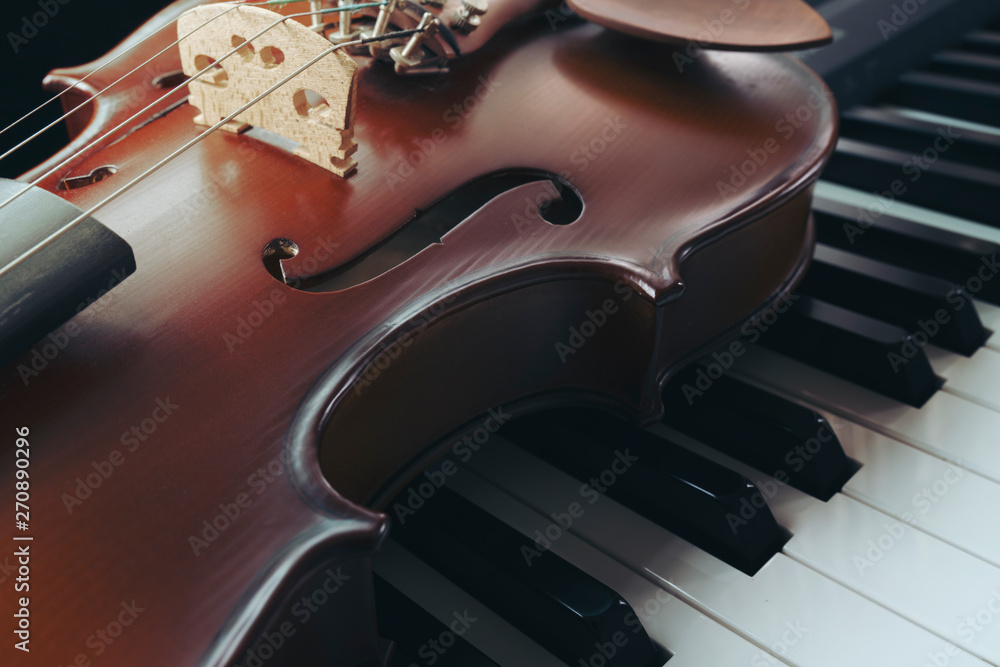Fotografie Piano keyboard with violin,top view