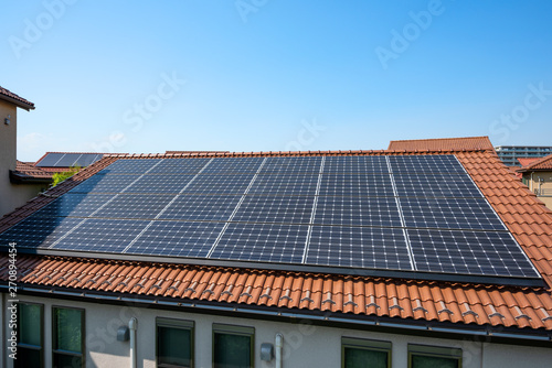 住宅のソーラーパネル solar panel