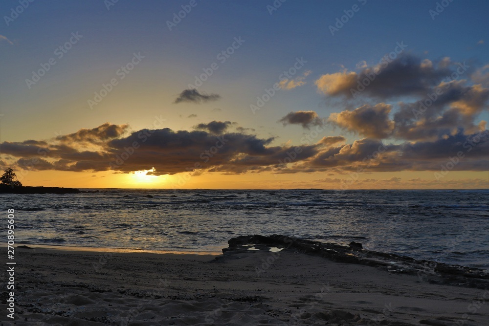 Dusk and sun setting over a beautiful ocean