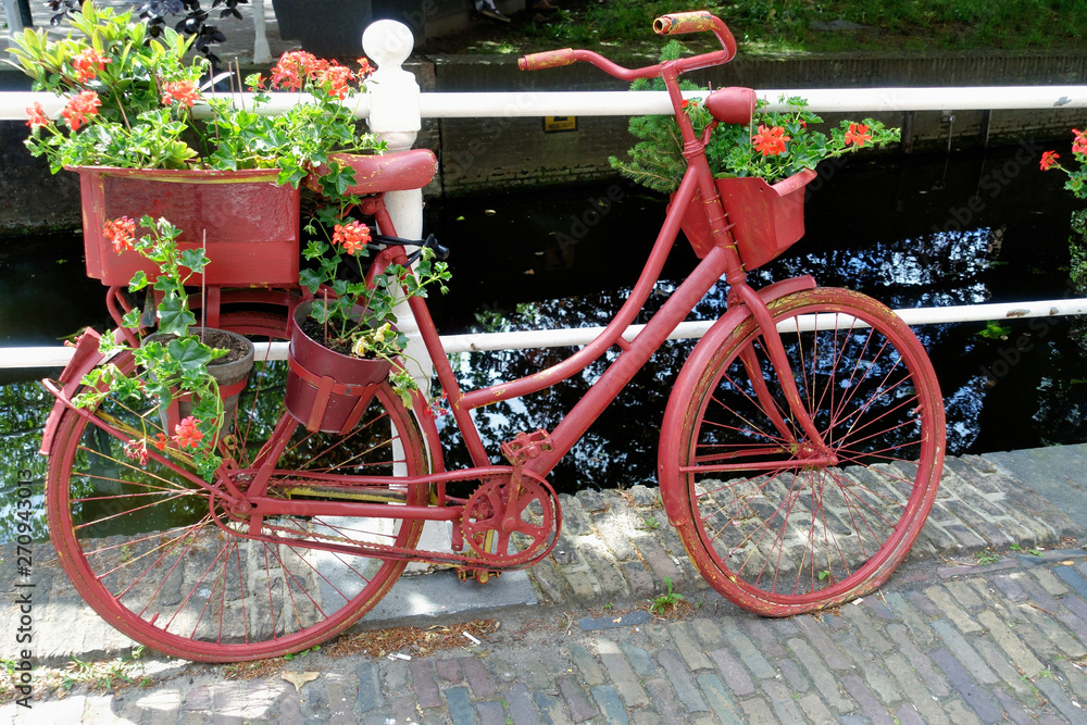 Old-fashioned Dutch city bike