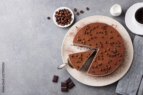 Foto Tiramisu cake with chocolate decotaion on a plate