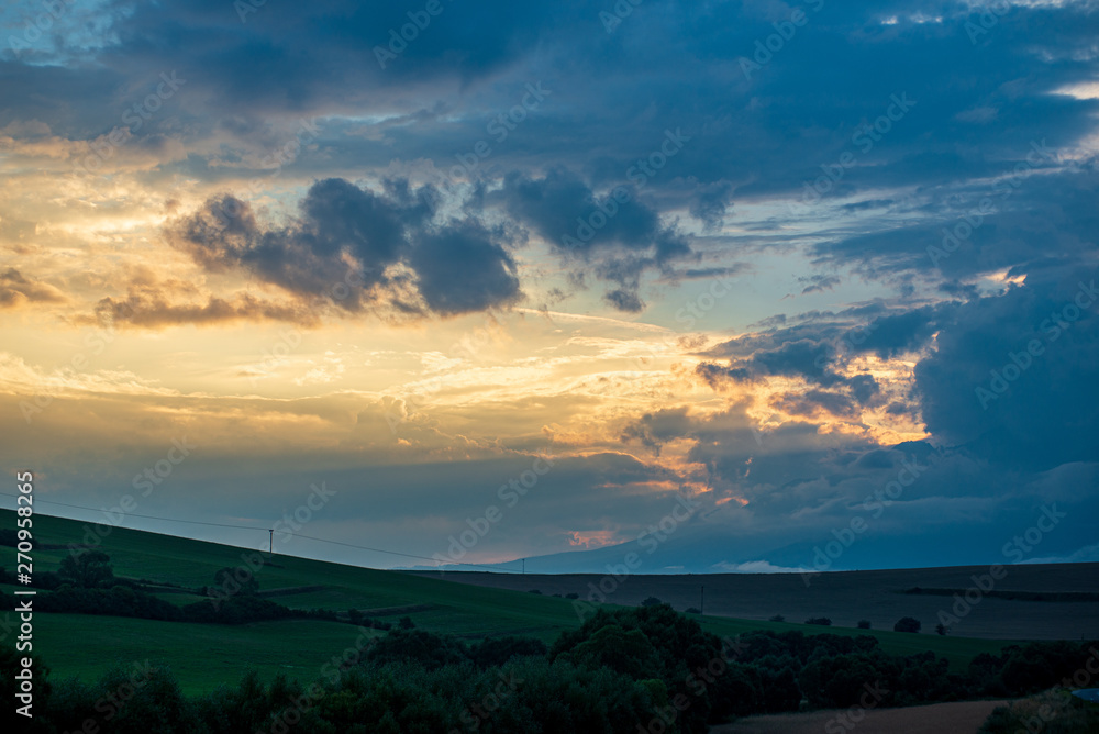Obraz premium dramatic clouds over tatra mountains in slovakia