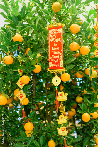 A red and gold banner with the Vietnamese message 