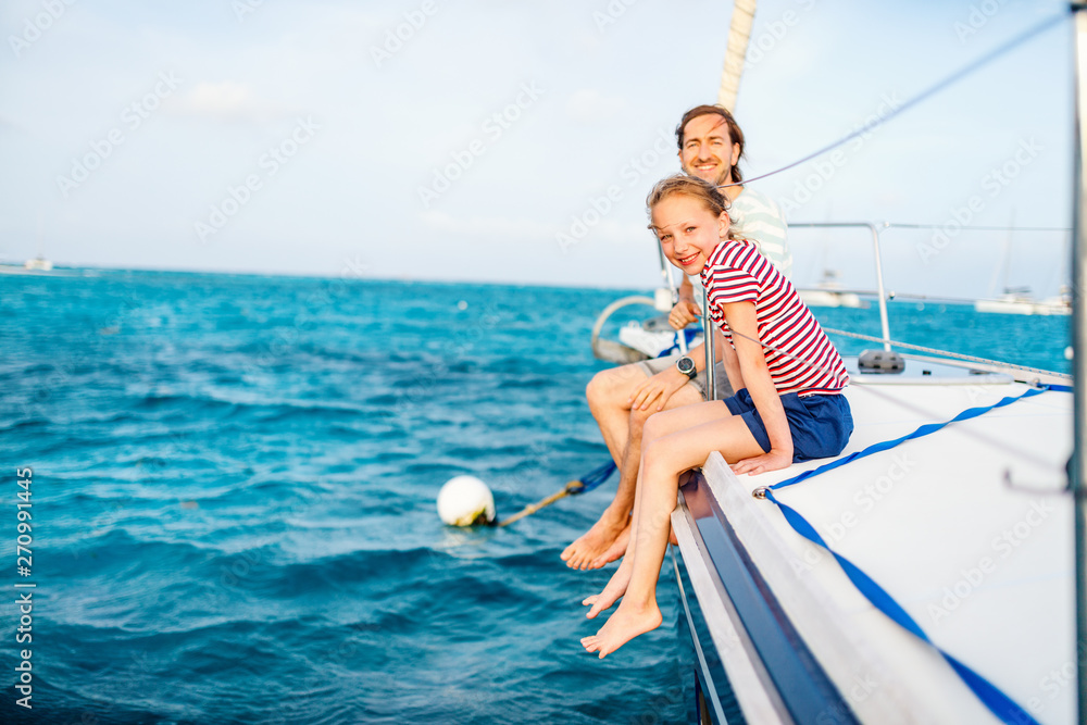 Fototapeta Rodzina na pokładzie jachtu żaglowego