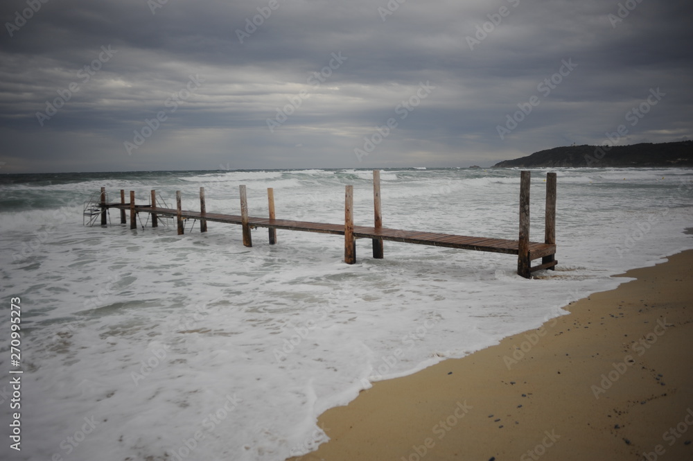 Holzsteg am Strand