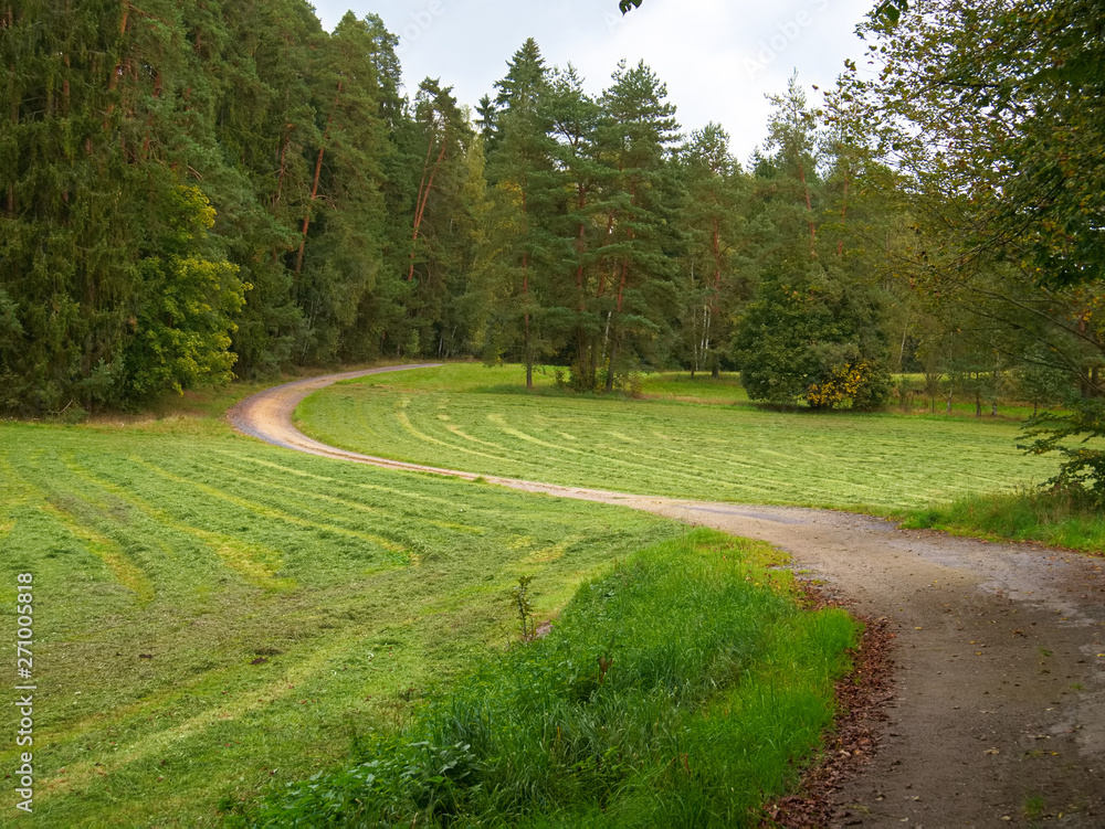 Wanderweg im Fichtelgebirge entlang der Eger