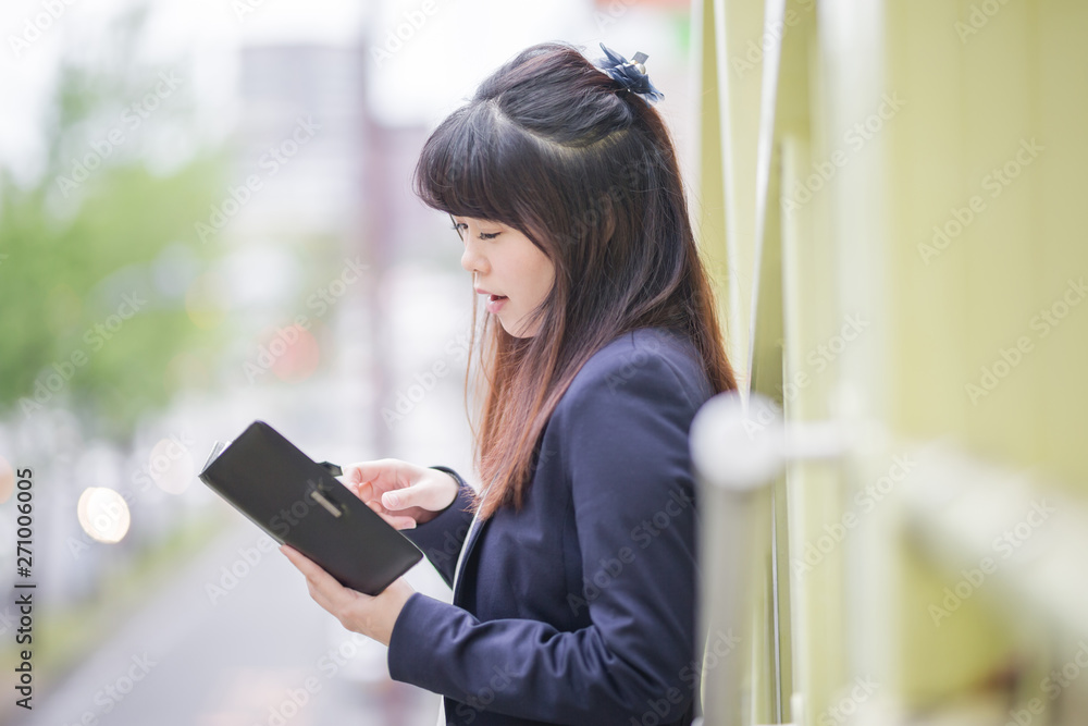 OL・手帳・屋外