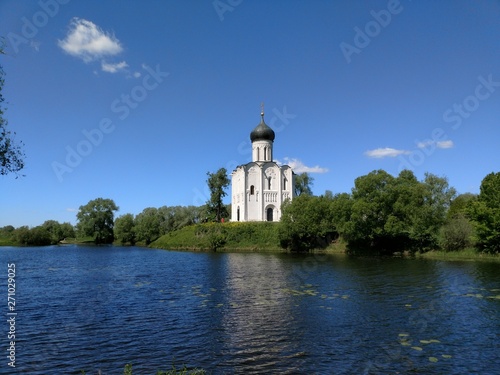 church on the lake © Alexander Simkin