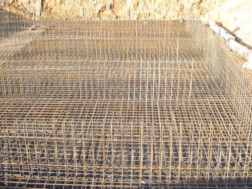 Pre-casting of reinforcing mesh for subsequent pouring of concrete	