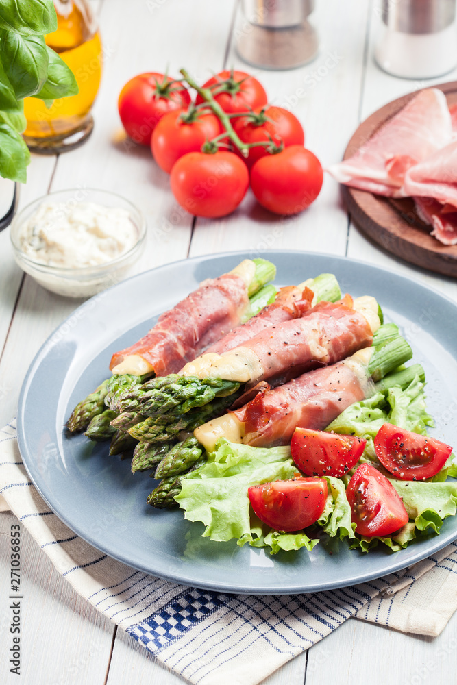 Baked prosciutto and cheese wrapped asparagus Baked prosciutto and cheese wrapped asparagus